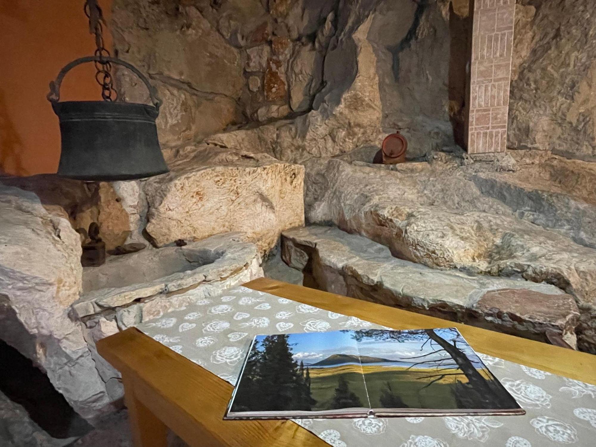 Cave Apartment เวียร์ปาซาร์ ภายนอก รูปภาพ
