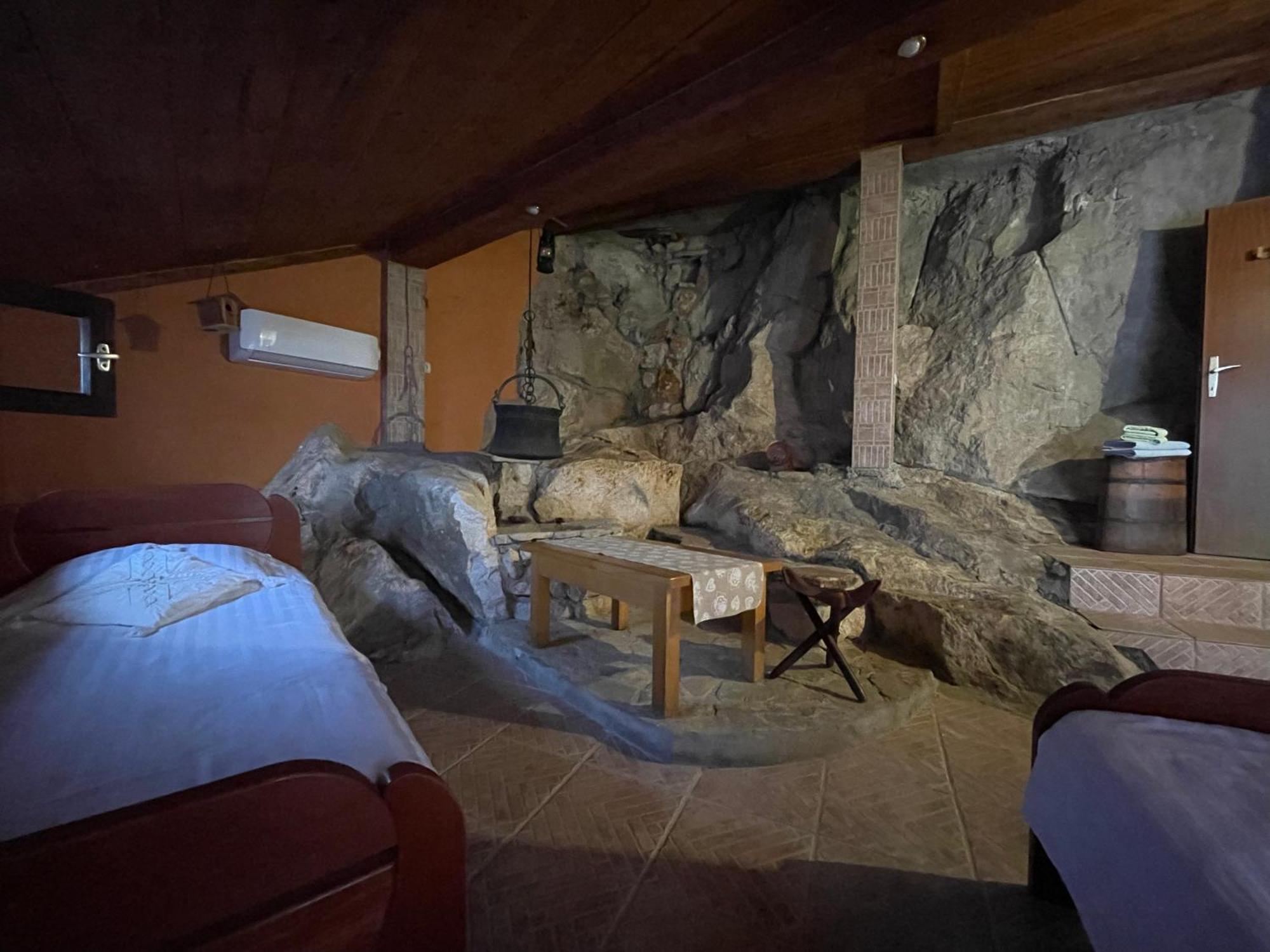 Cave Apartment เวียร์ปาซาร์ ภายนอก รูปภาพ