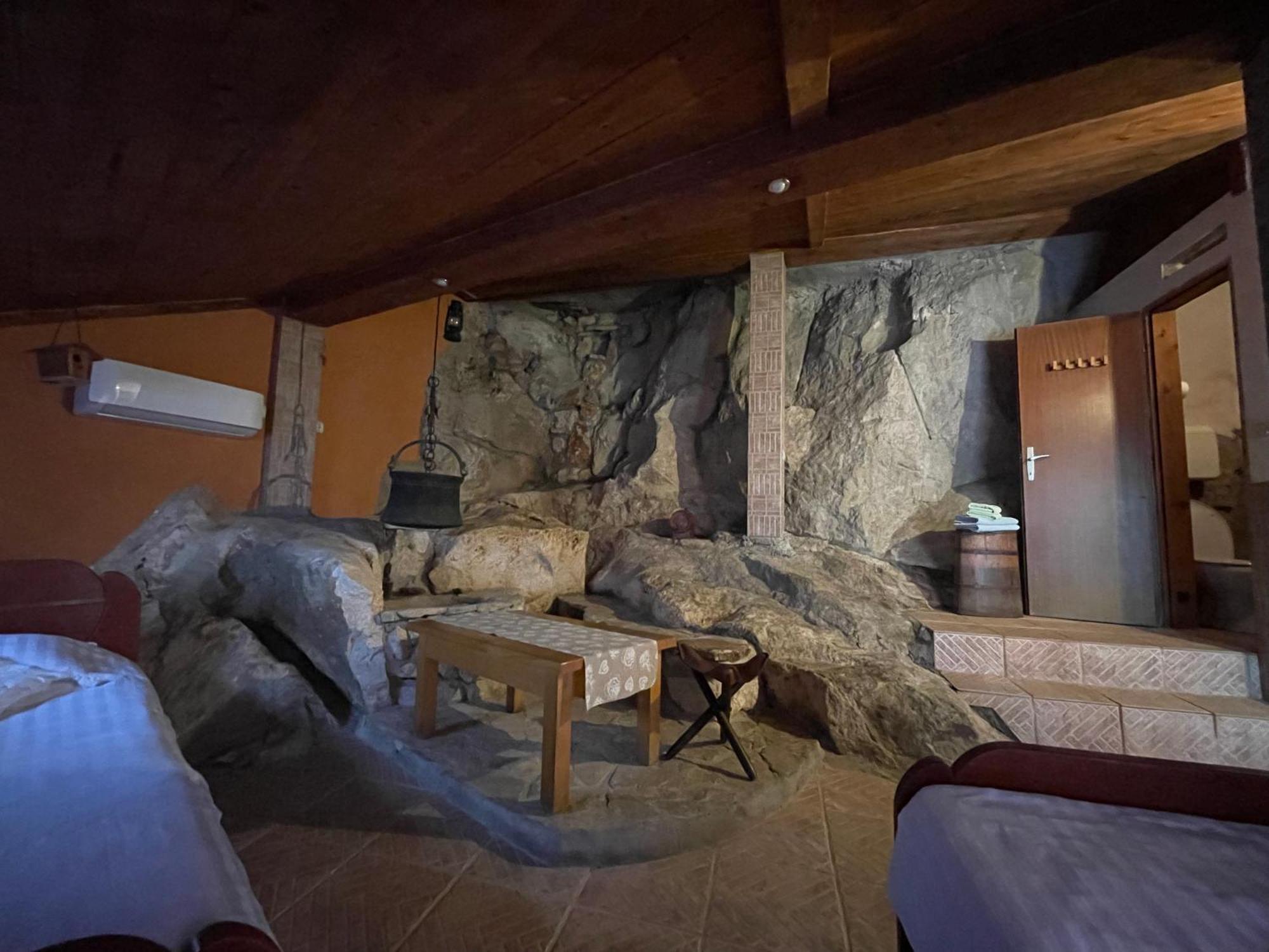 Cave Apartment เวียร์ปาซาร์ ภายนอก รูปภาพ